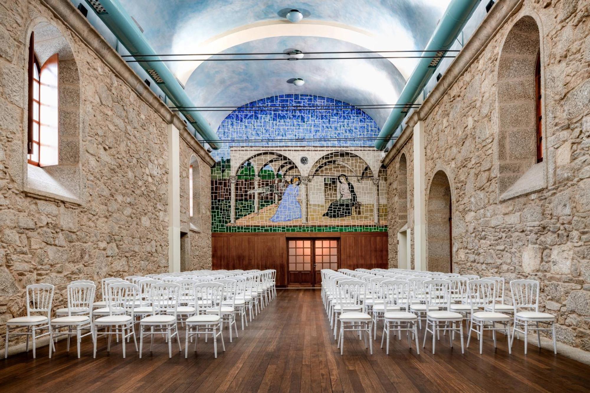 סנטיאגו דה קומפוסטלה Hotel Palacio Del Carmen, Autograph Collection מראה חיצוני תמונה The interior of the church