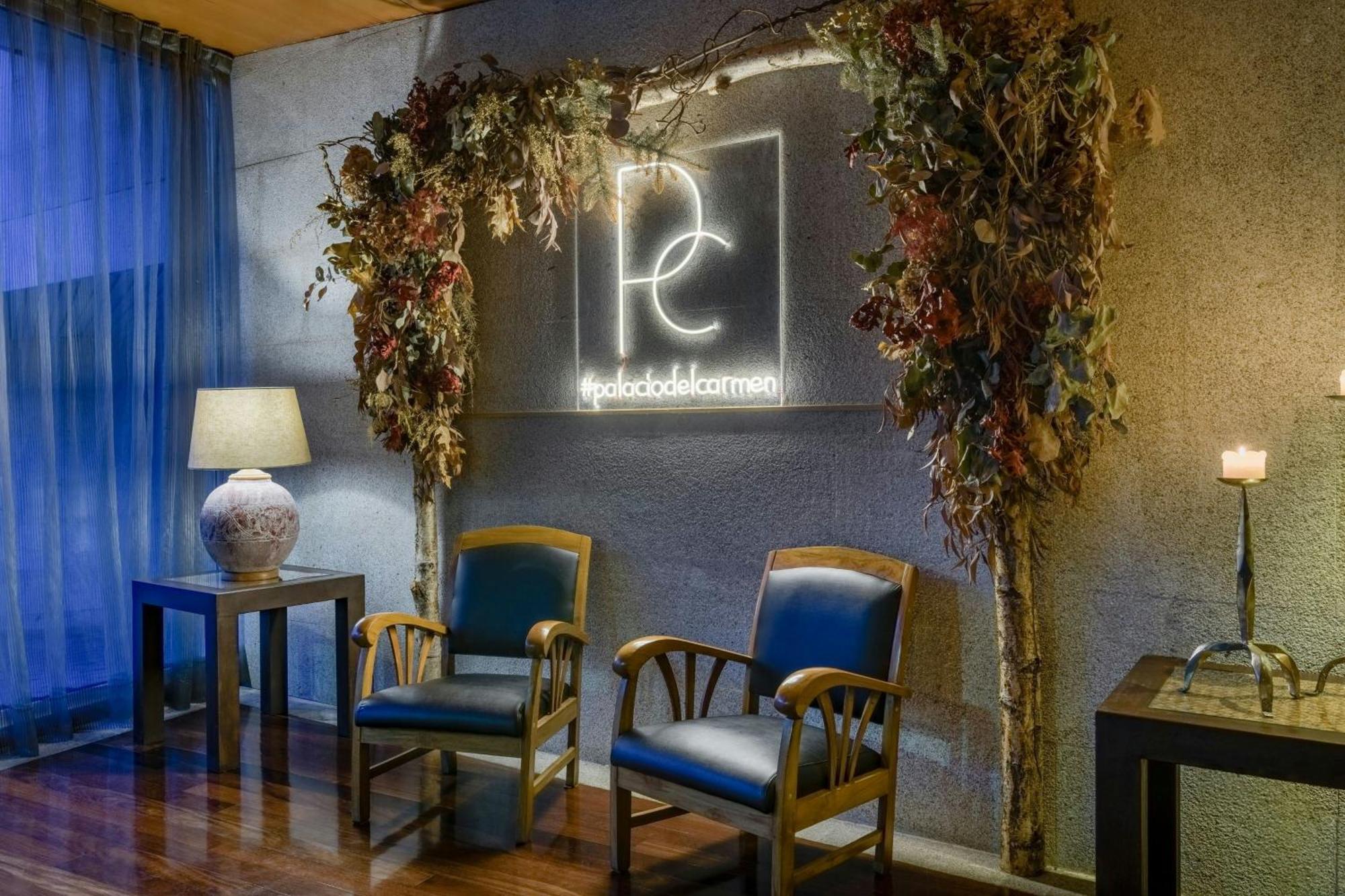 סנטיאגו דה קומפוסטלה Hotel Palacio Del Carmen, Autograph Collection מראה חיצוני תמונה The interior of a Ralph Lauren store in Madrid, Spain