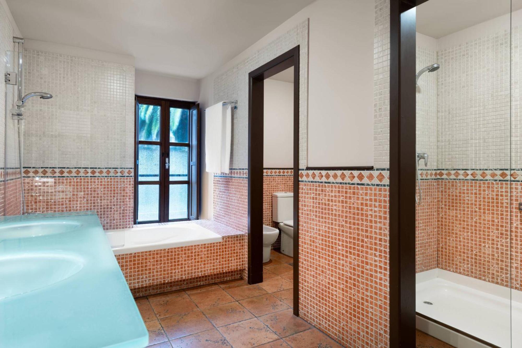 סנטיאגו דה קומפוסטלה Hotel Palacio Del Carmen, Autograph Collection מראה חיצוני תמונה